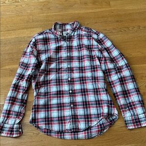 American Eagle Outfitters Red and Black Plaid Casual Button Down Mens Shirt